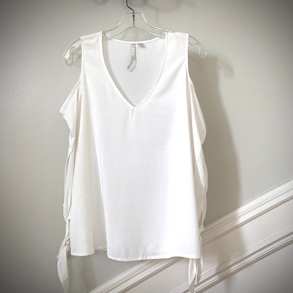 Lauren Conrad Cold Shoulder Blouse in Off White, Small